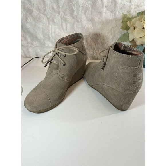 Tom's Shoes - Toms Desert Wedge Women's Sz 7.5 Taupe Beige Suede